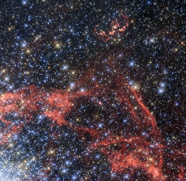 Dark energy drives the accelerating expansion that defines the cosmic event horizon