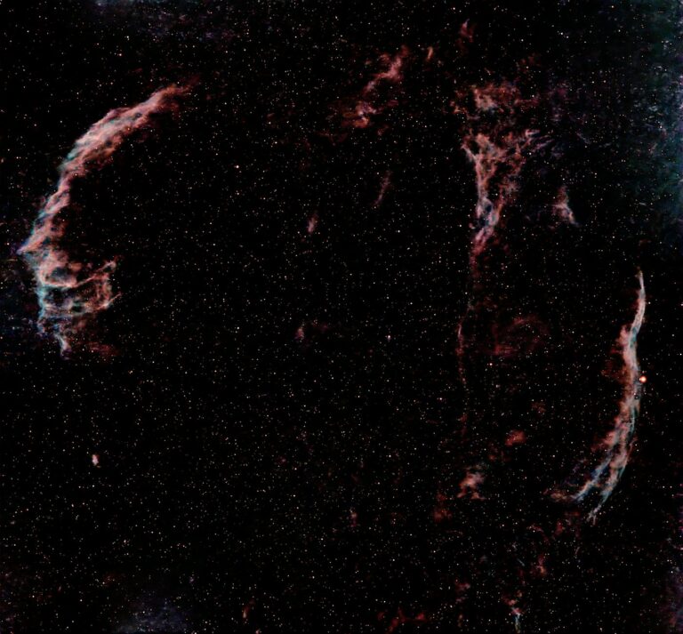 magnetar — Artist illustration of a magnetar — an extremely magnetized neutron star emitting intense X-ray and gamma-ray radiation from magnetic field decay
