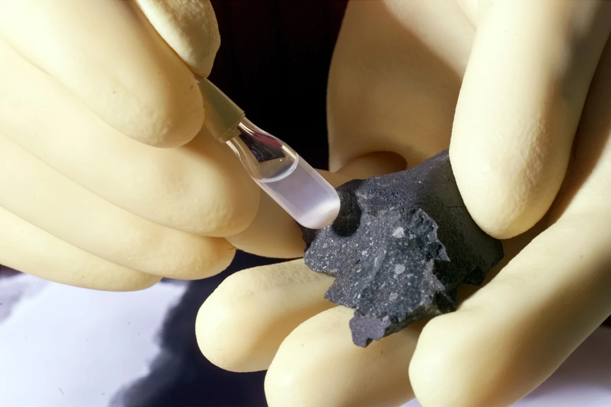 A fragment of the Murchison meteorite, a carbonaceous chondrite found to contain more than 90 amino acids shows there are complex organic molecules in space